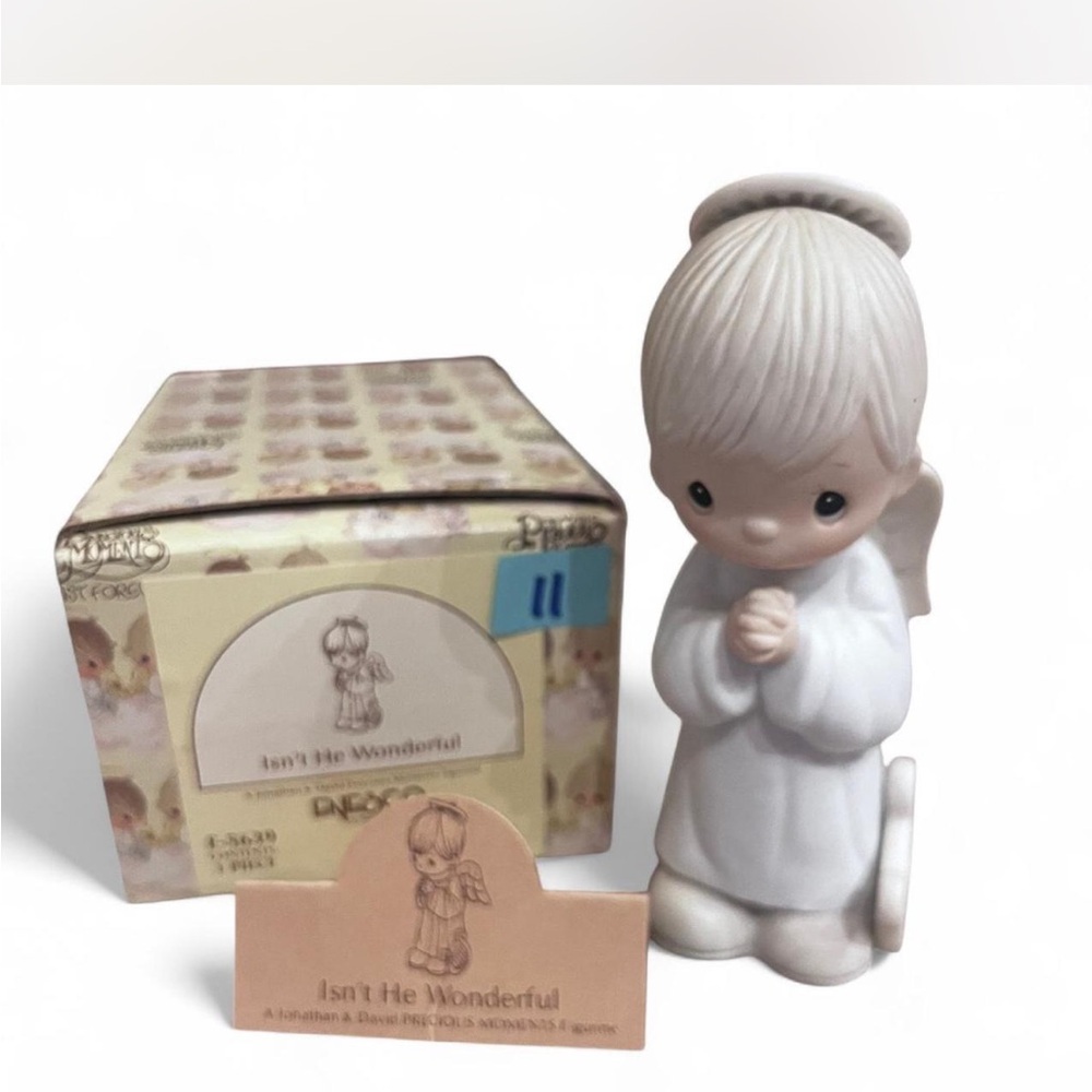 Precious Moments ‘Isn’t He Wonderful’ Figurine in excellent condition!